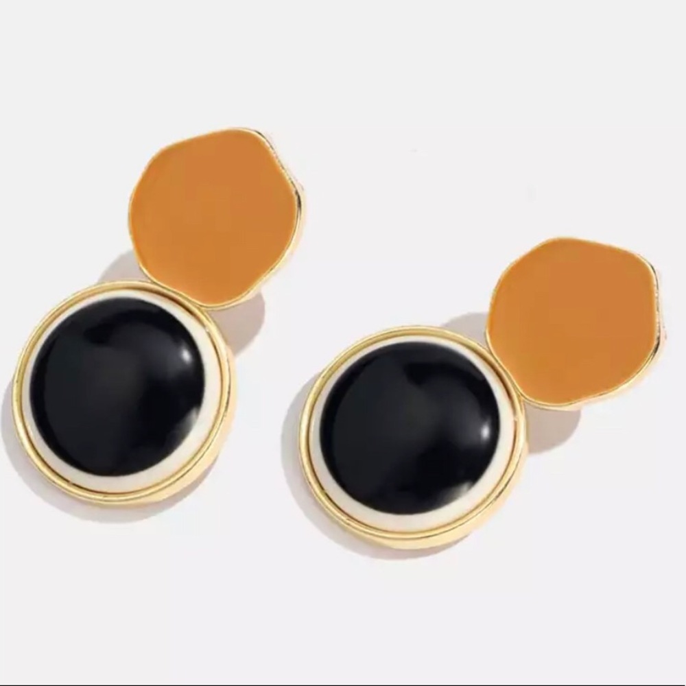 Metal stud earrings. - Picture 1 of 3